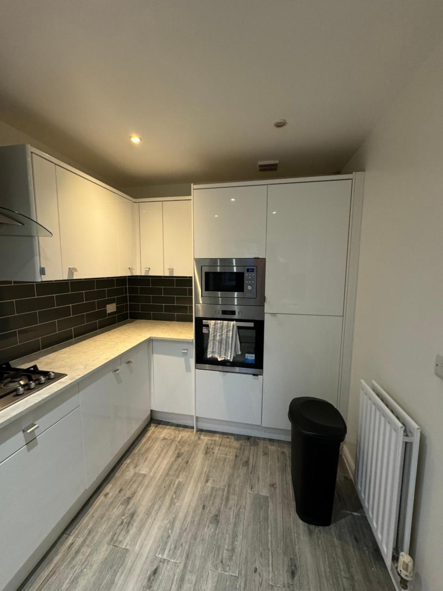 Spacious 3 Bedroom Home, With Private Driveway 5 Minutes From Excel Centre & Custom House London Exterior photo