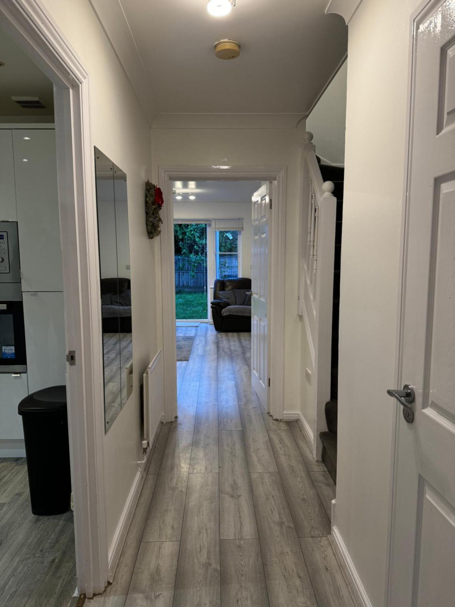 Spacious 3 Bedroom Home, With Private Driveway 5 Minutes From Excel Centre & Custom House London Exterior photo