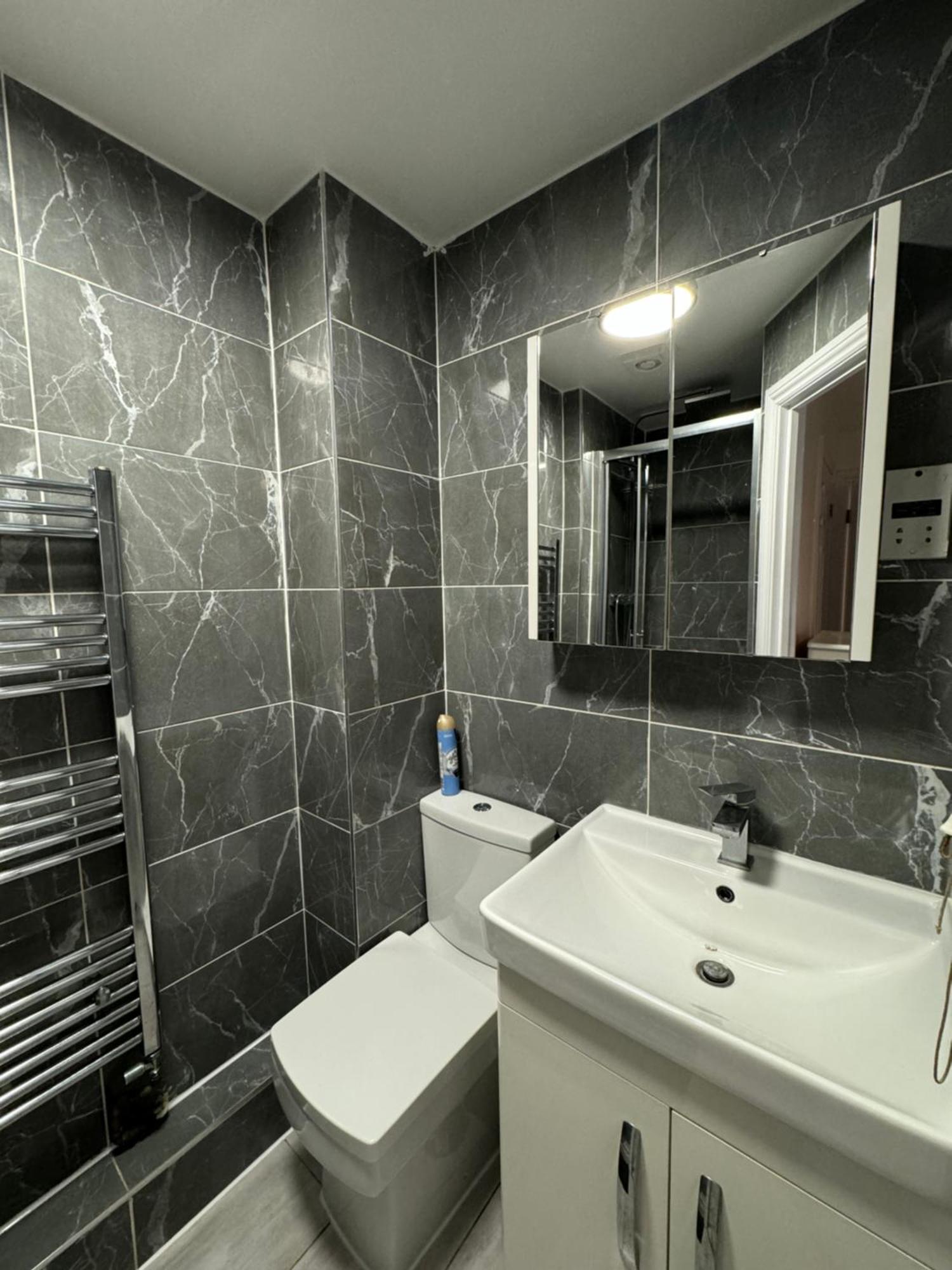 Spacious 3 Bedroom Home, With Private Driveway 5 Minutes From Excel Centre & Custom House London Exterior photo