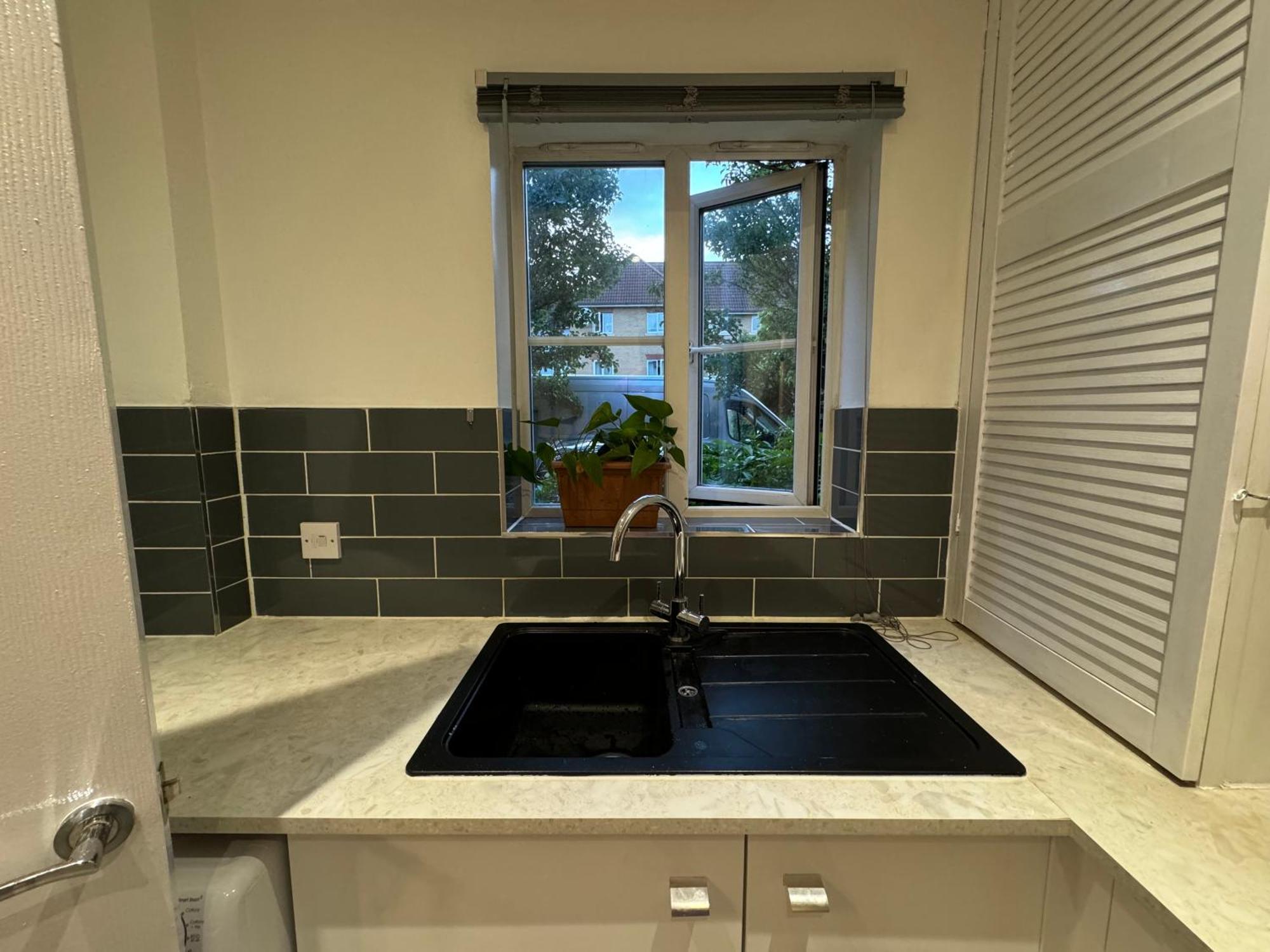 Spacious 3 Bedroom Home, With Private Driveway 5 Minutes From Excel Centre & Custom House London Exterior photo