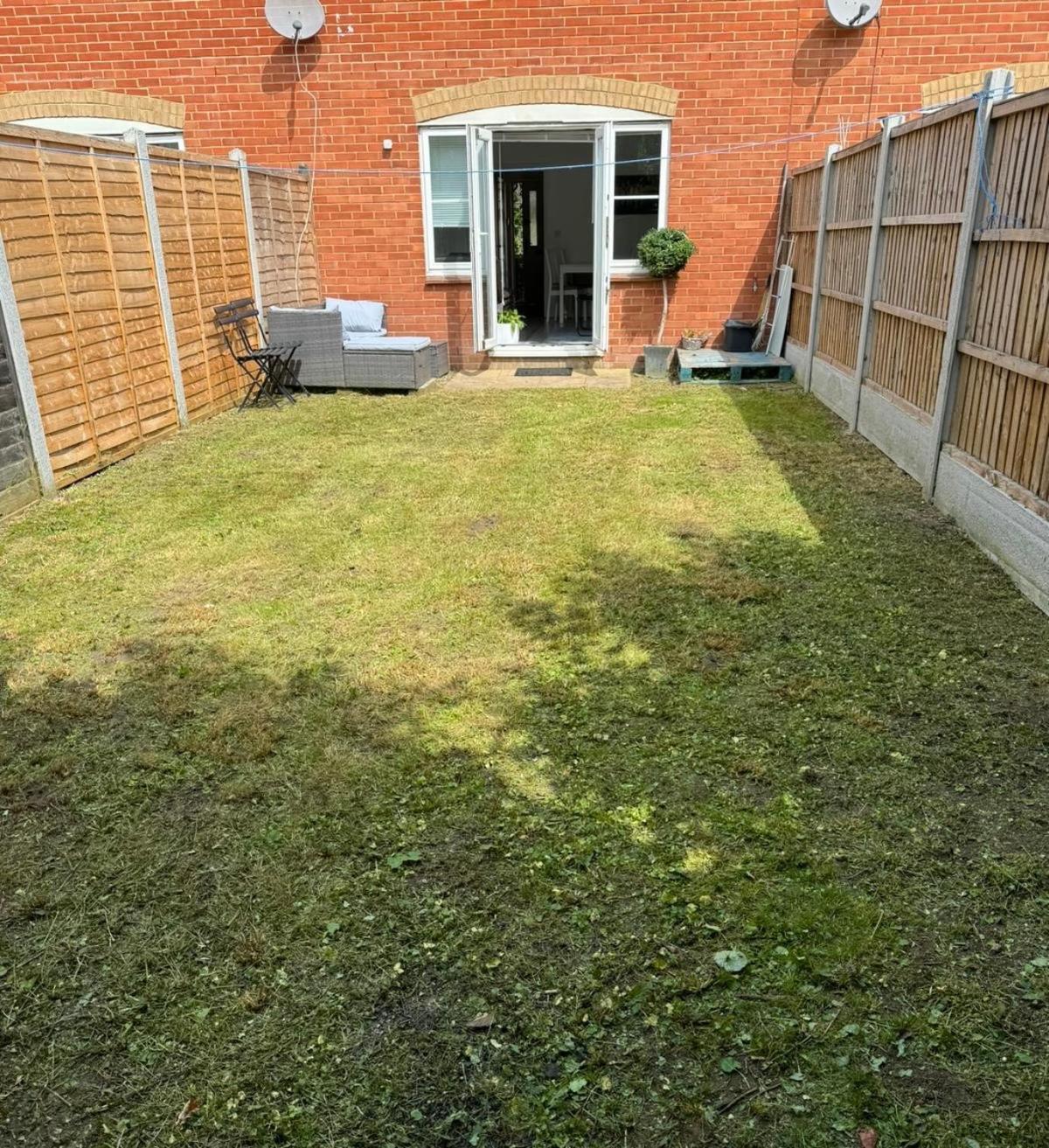 Spacious 3 Bedroom Home, With Private Driveway 5 Minutes From Excel Centre & Custom House London Exterior photo